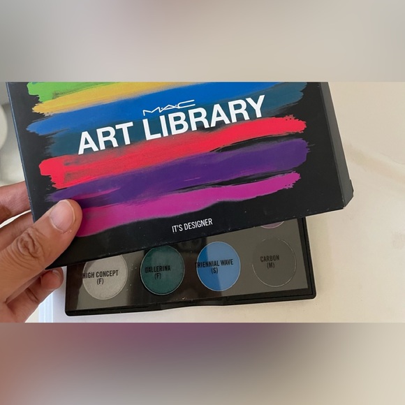 MAC art library eye shadow lightly used - Picture 2 of 4
